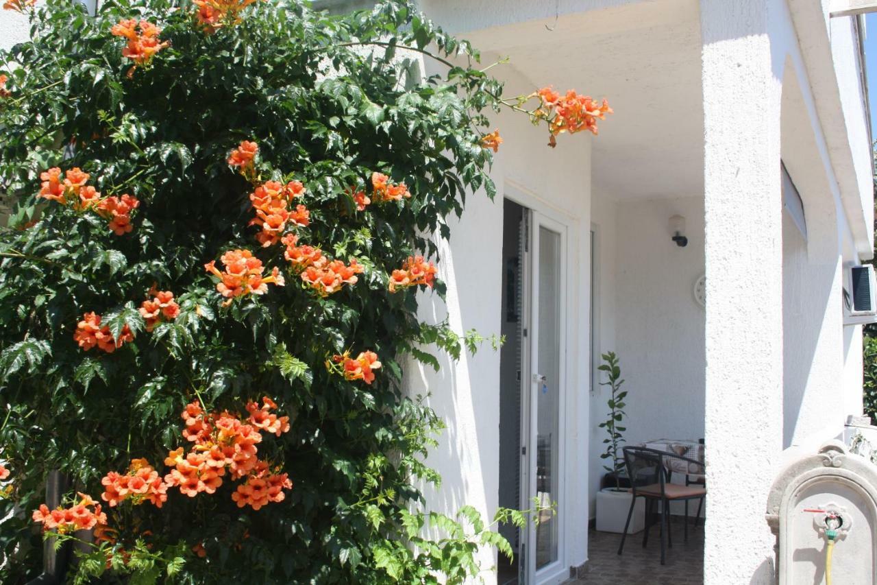 Apartments Nada Krk Town Exterior foto